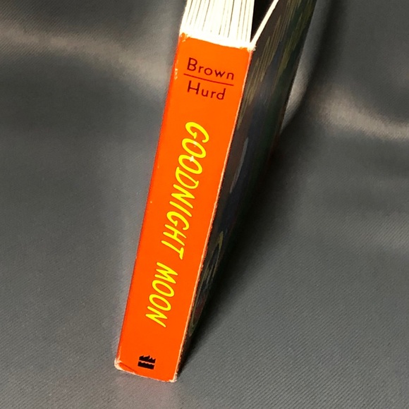 Goodnight Moon Children’s Book Picture Reading - Picture 3 of 10